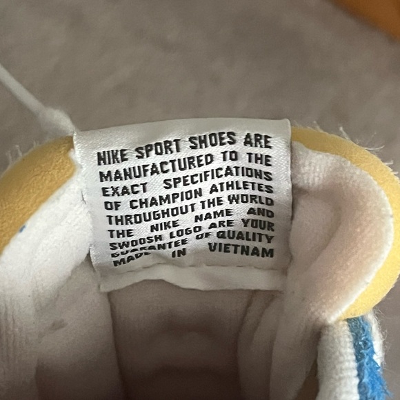 Nike Blue and White Women's Sneakers - Picture 10 of 10
